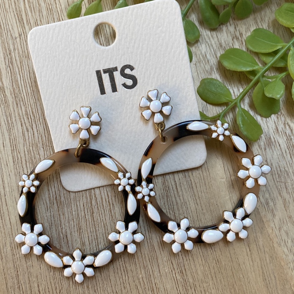 🎉HP🎉 ITS Floral Hoop Post Earrings 💗 White Brwon & Black